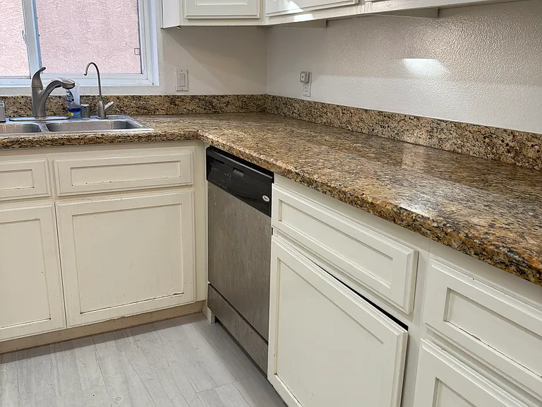 7290 Hyatt St #6 — Photo 5