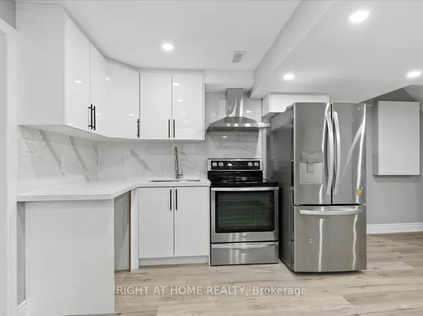1 Lorilee Cres, Kitchener, ON N2N 2J4