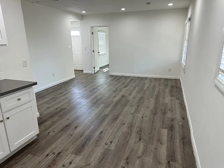 228 1/2 N Benton Way — Photo 11