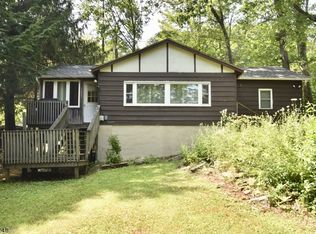 24 Lake Shore Rd N, Stockholm, NJ 07460