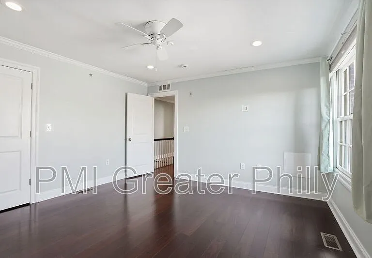243 Montrose St #103 — Photo 16