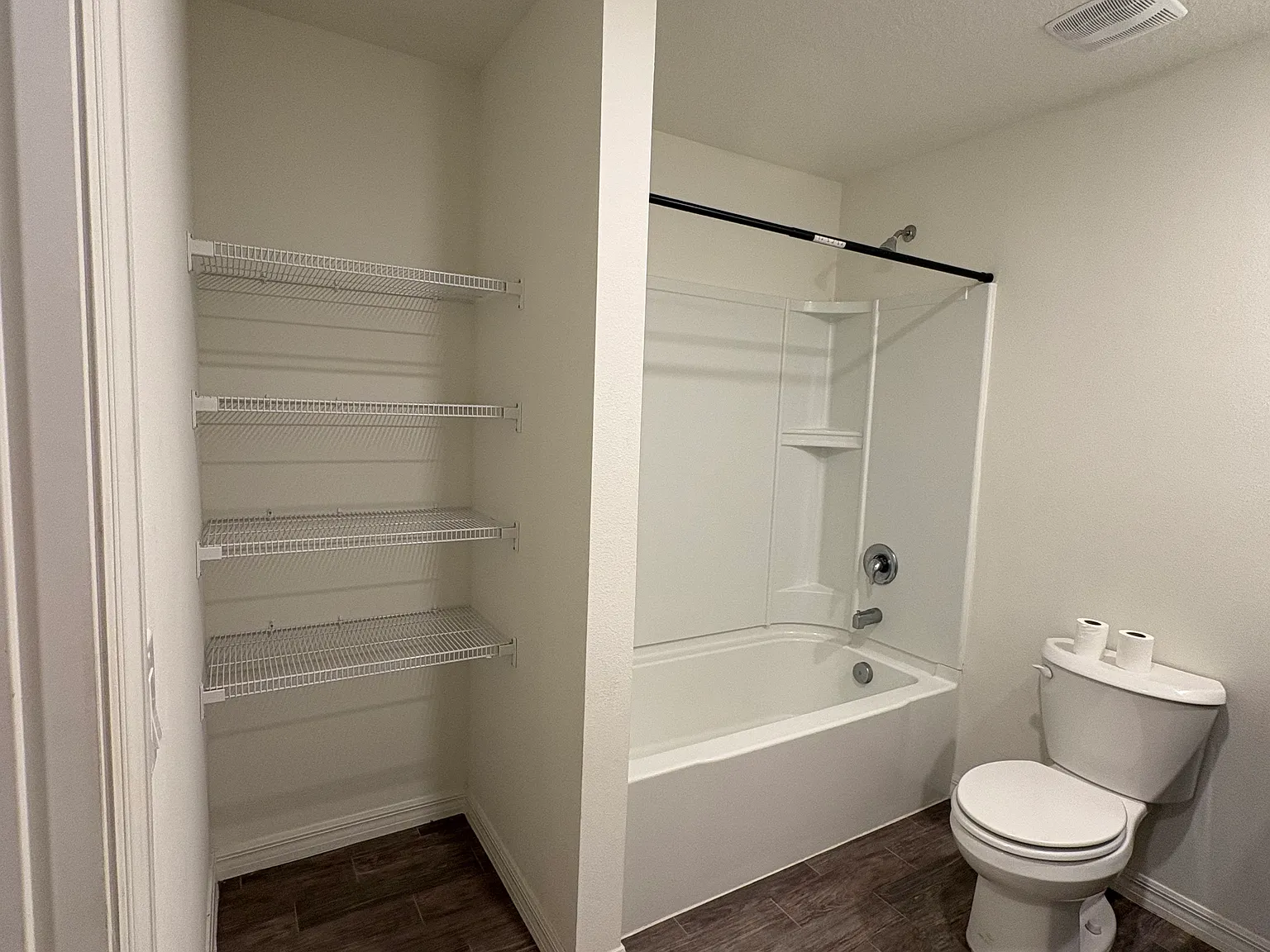 501 Titan Rd SE — Photo 3