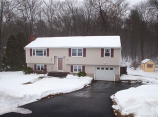 18 Bonnieview Dr, East Granby, CT 06026