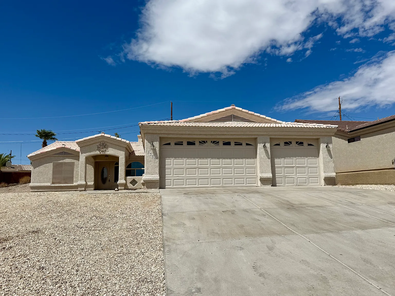 3 bed, 1923 sqft, $2,400 — Photo 1