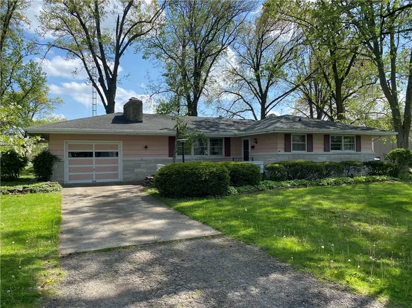 1800 10th St, Charleston, IL 61920