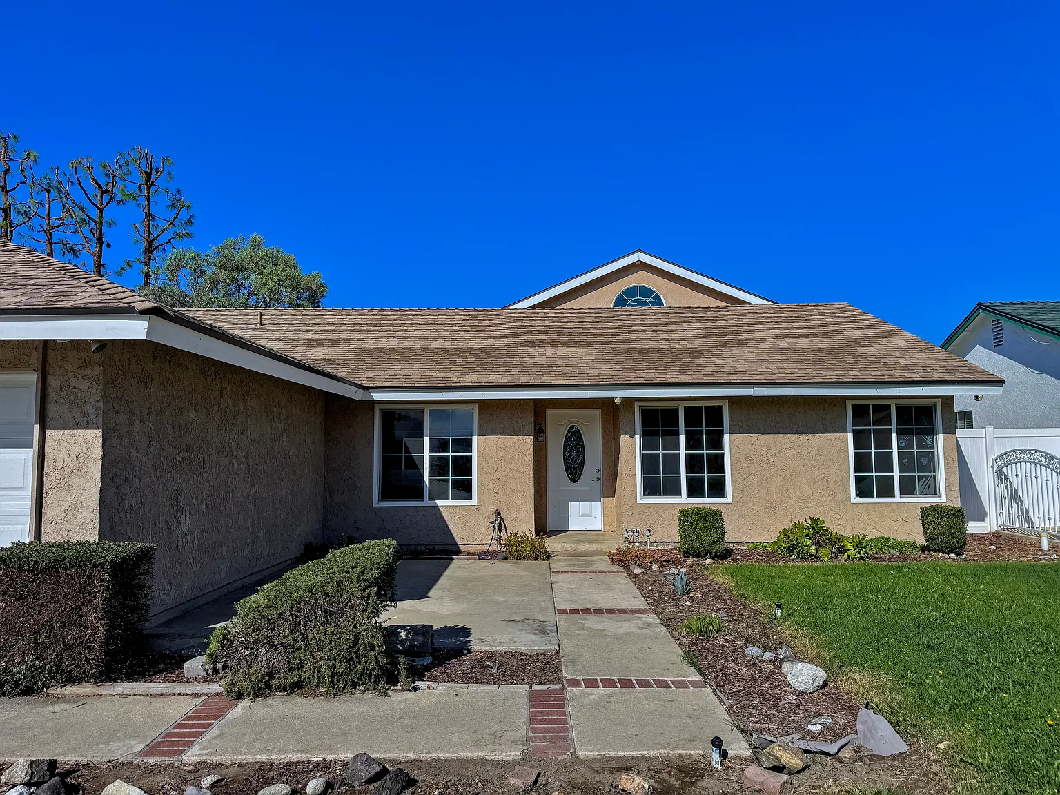 5 bed, 2406 sqft, $3,700 — Photo 2