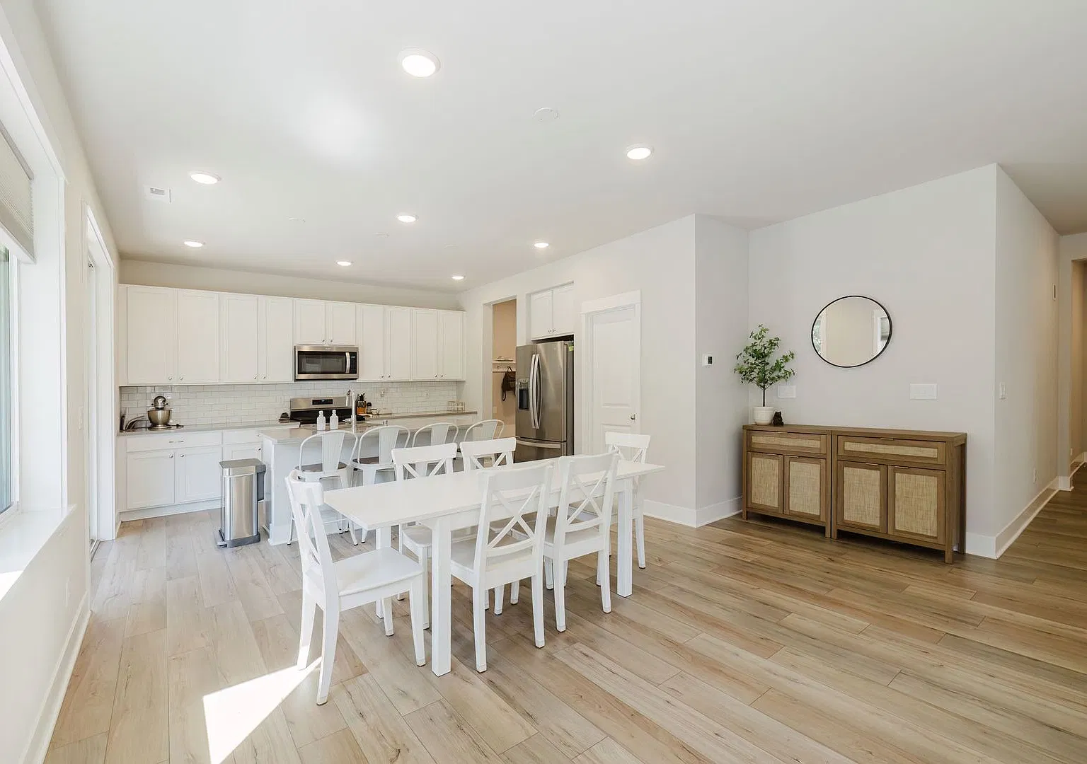 Beautifully Maintained 4 Bed / 3 Bath Home In McCormick Village. Bonus Room & Fully Fenced Yard. ... — Photo 2