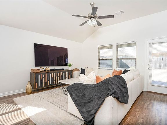 3rd image of 409 Scully Rd