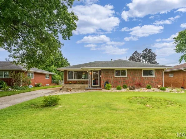 941 Willow St, Wood River, IL 62095