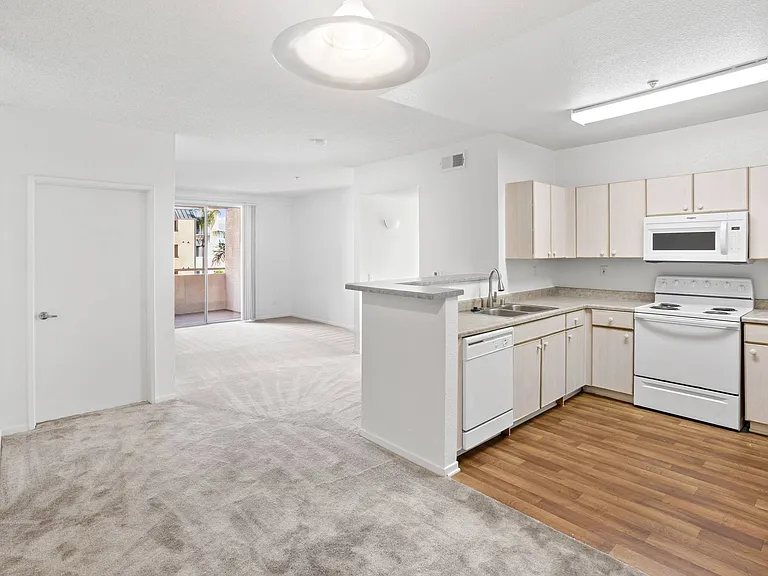 Costa Verde Village Apartments — Photo 49