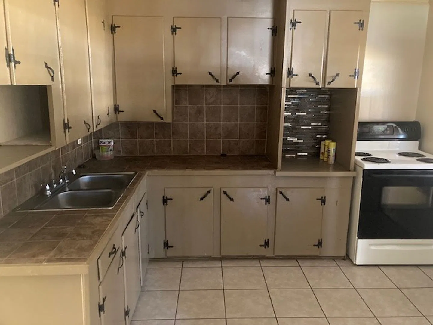 Long Beach 2 Bedroom — Photo 4