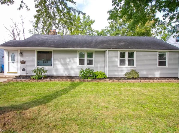 1040 Sunshine Ct, Grafton, OH 44044