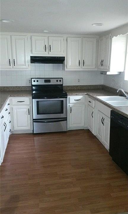 2nd image of 2913 W Richwood Cir