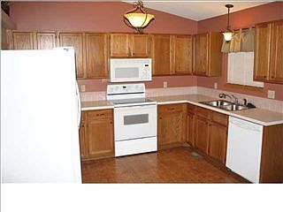 4th image of 202 S Sunflower St