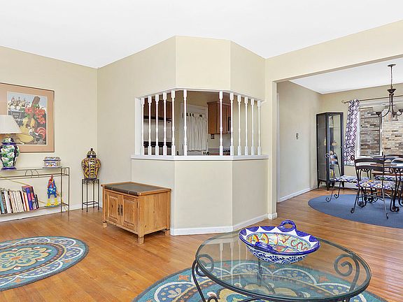 2nd image of 1543 Monroe Ave APT 3