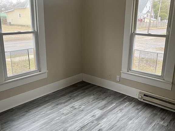 2nd image of 617 E Broadway Blvd