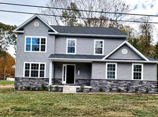 970 Shoreland Dr, Glen Burnie, MD 21060