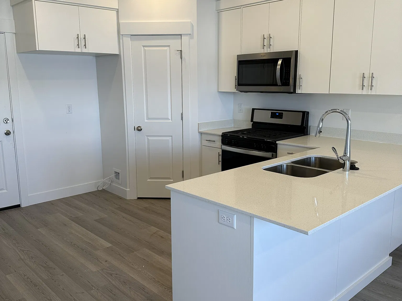 3 bed, 2.5 bath, 1476 sqft, $1,750 — Photo 3