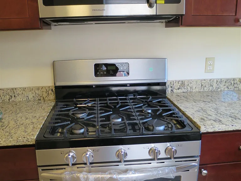 70 Summer St #2L — Photo 2