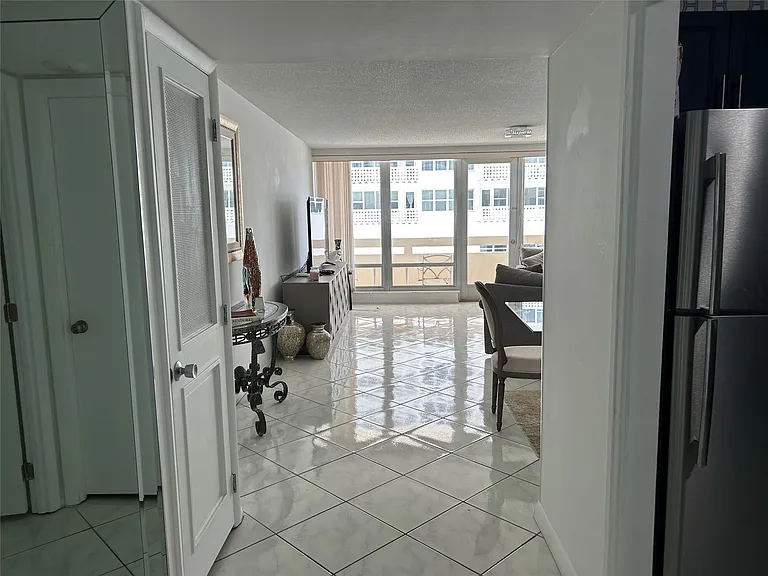 4020 Galt Ocean Dr #106 — Photo 6
