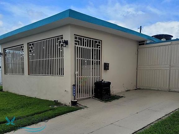 2nd image of 3 Four Calle Normandia #D