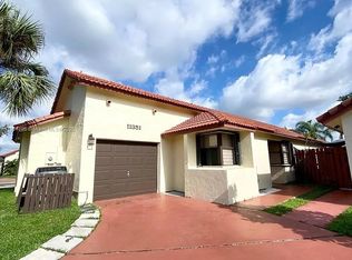 11351 SW 8th Pl, Pembroke Pines, FL 33025