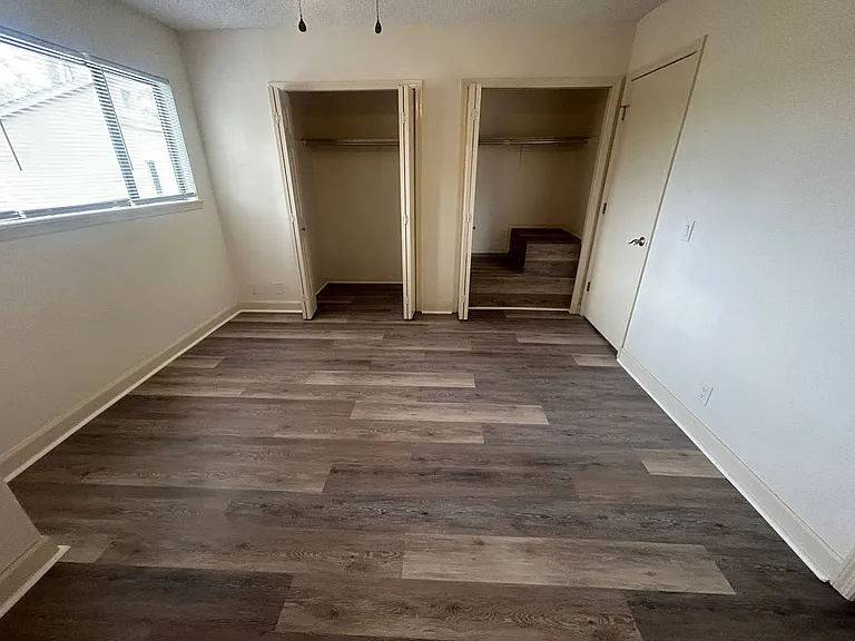 240-51 Jamil Rd — Photo 13