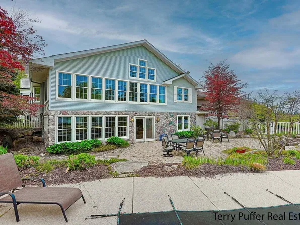 5829 W 32nd St, Fremont, MI 49412