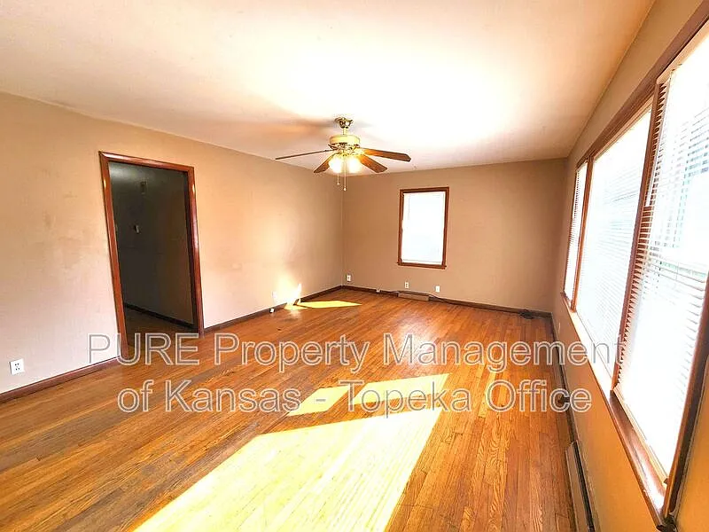 4 bed, 1.0 bath, 1188 sqft, $1,295 — Photo 2