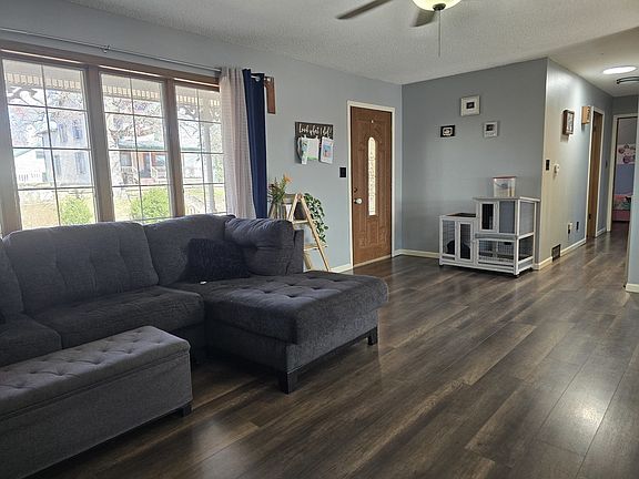 4th image of 812 10th Ave