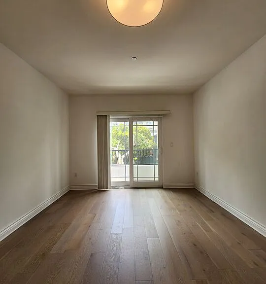 147 S Doheny Dr — Photo 28