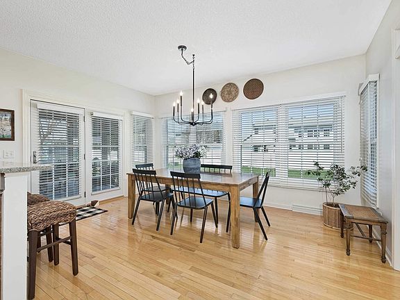 4th image of 900 Price St