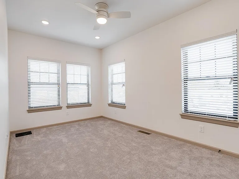 2506 N Douglas Ave — Photo 41
