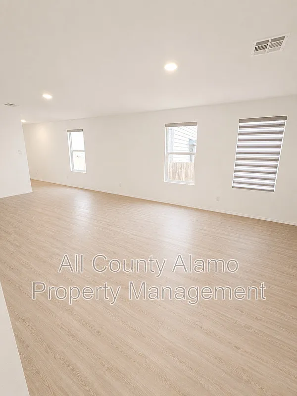 3 bed, 2.0 bath, 1440 sqft, $1,595 — Photo 4