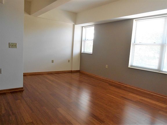 Living room / bedroom