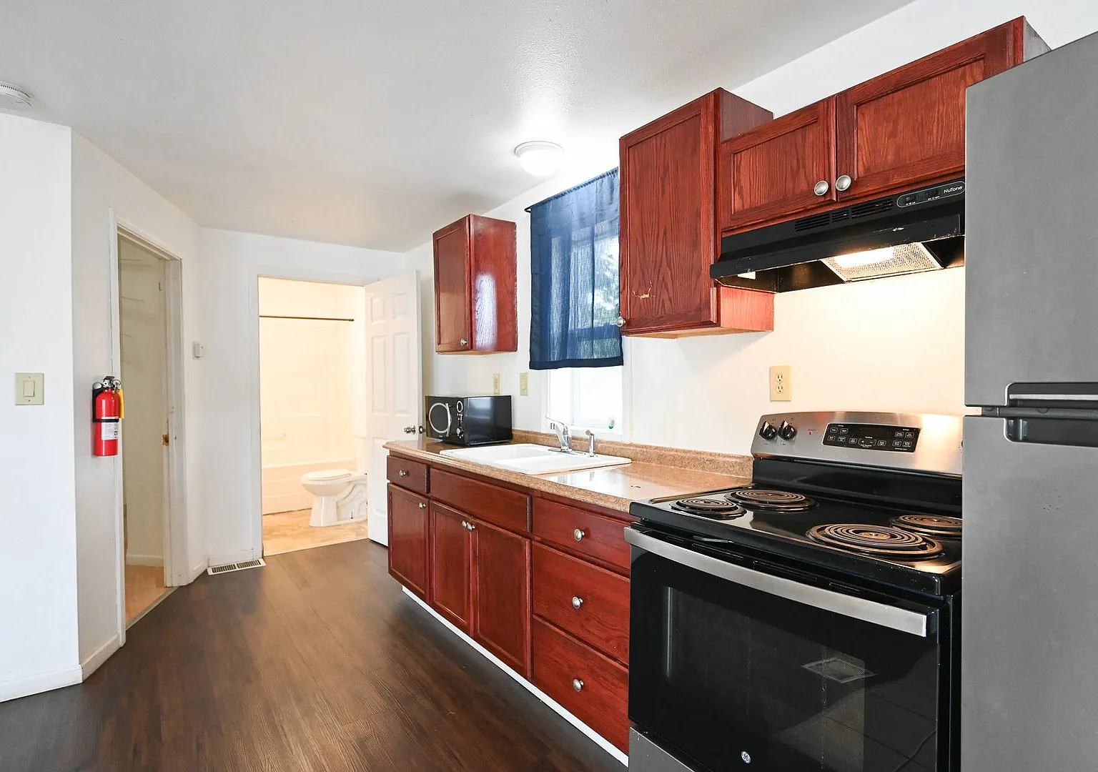 Vine Apartments — Photo 2