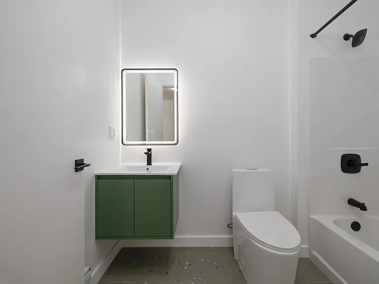 Oasis Apartments — Photo 38