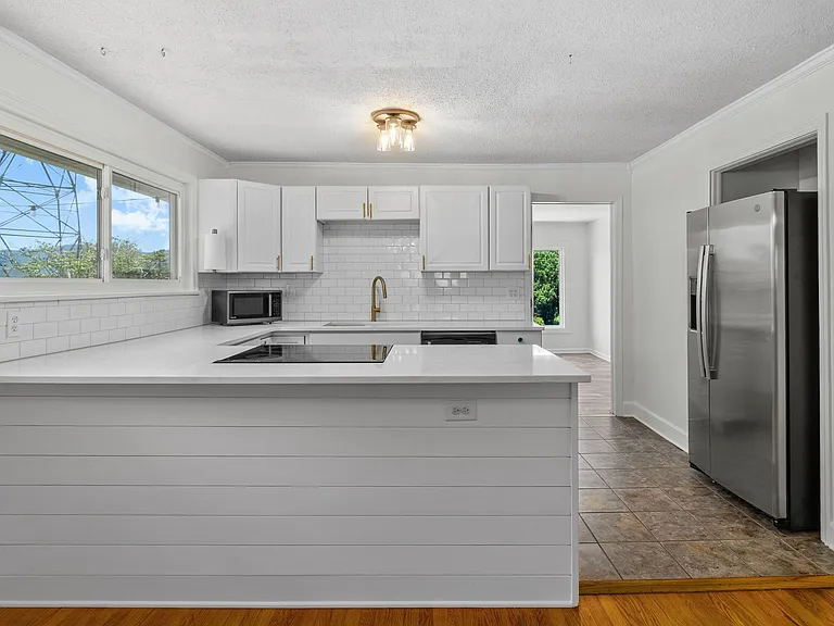 969 Henderson Ave — Photo 21