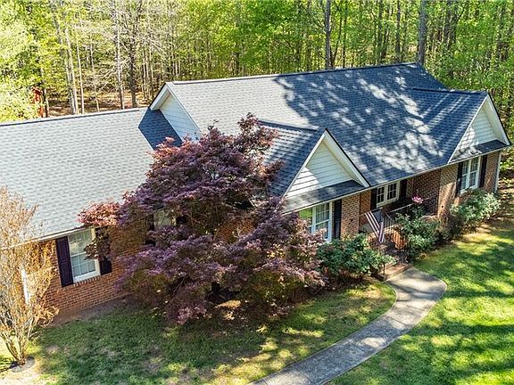 5th image of 1631 Berry Ln
