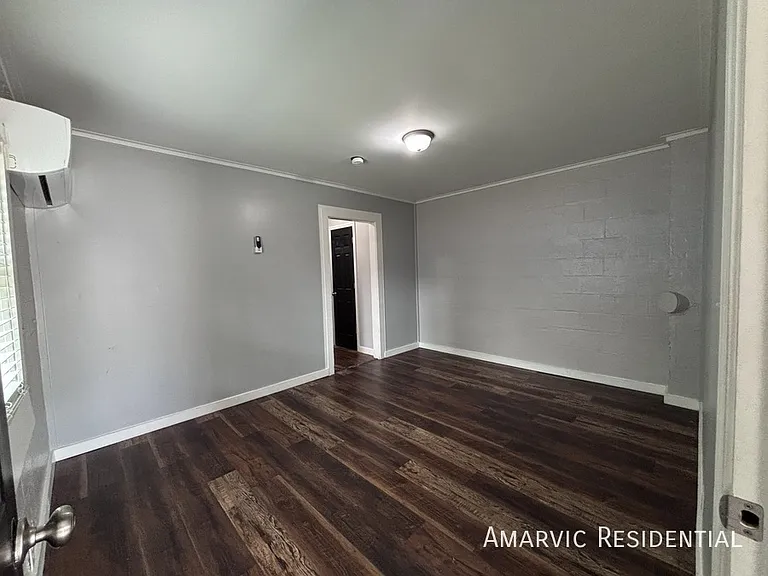 642 Cleveland St — Photo 9