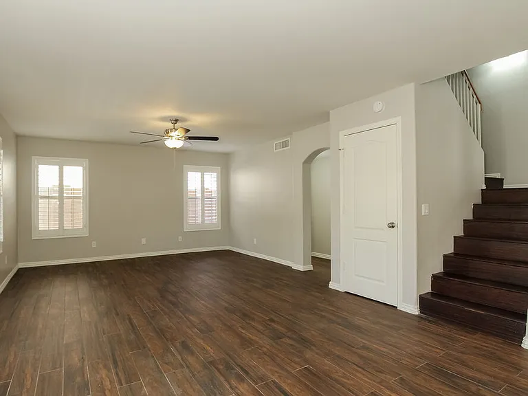 5541 W Wood St — Photo 5