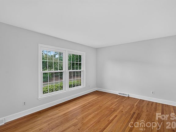 5th image of 3130 Rea Rd