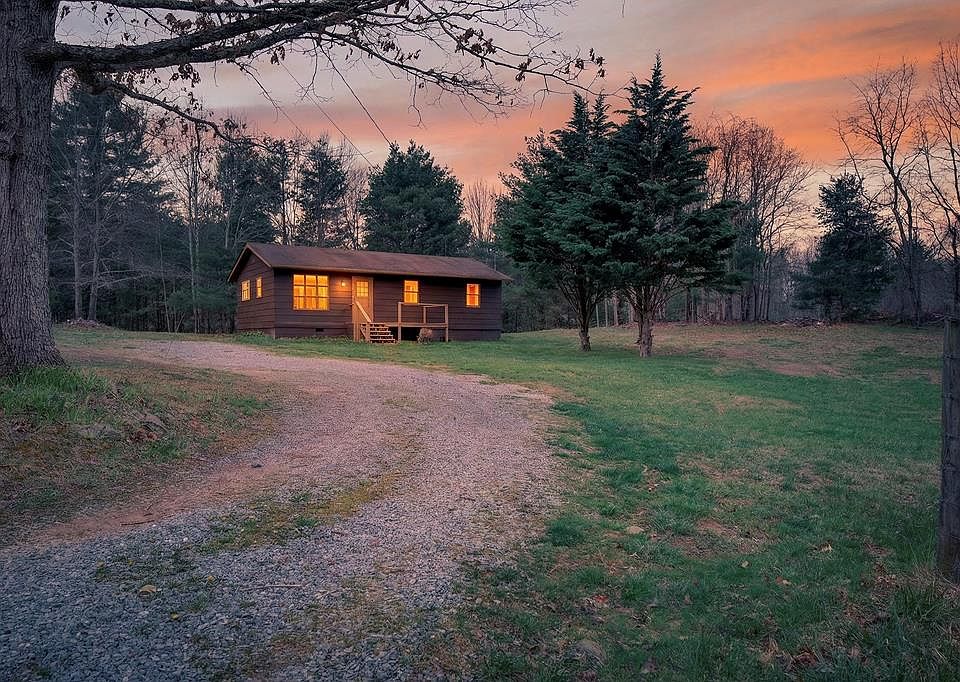 1st image of 625 Belle Hollow Rd