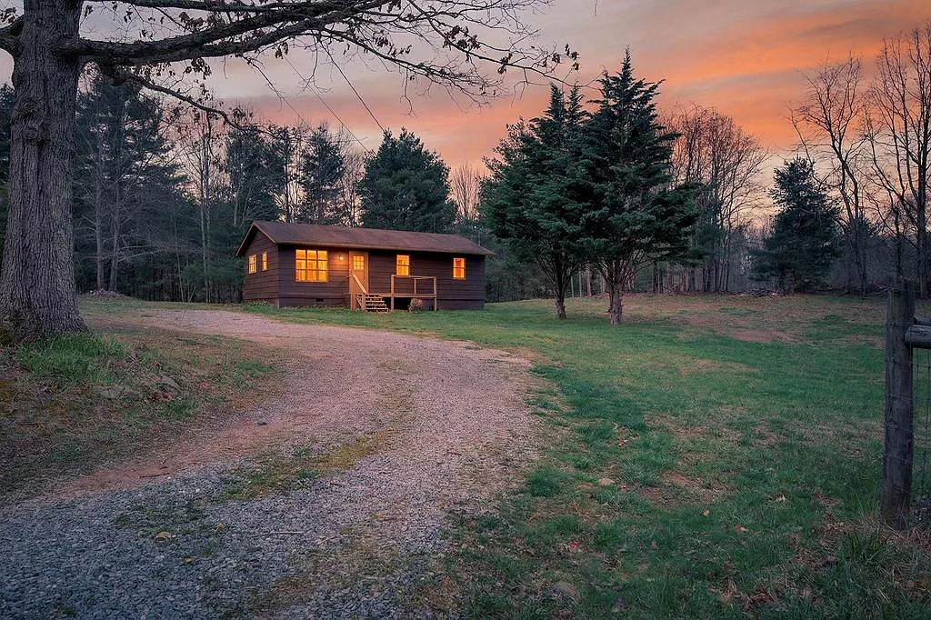 625 Belle Hollow Rd photo 1
