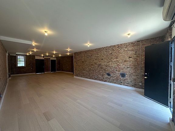 2nd image of 27 Coffey St #1