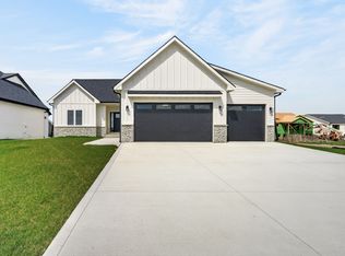17331 Brookview Dr, Urbandale, IA 50323