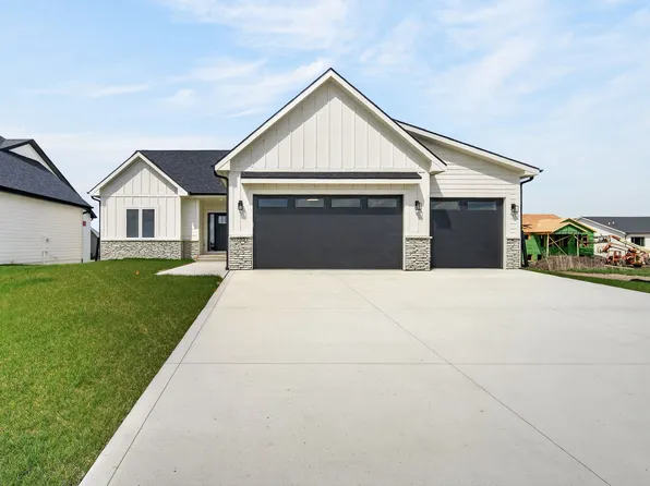 17331 Brookview Dr, Urbandale, IA 50323