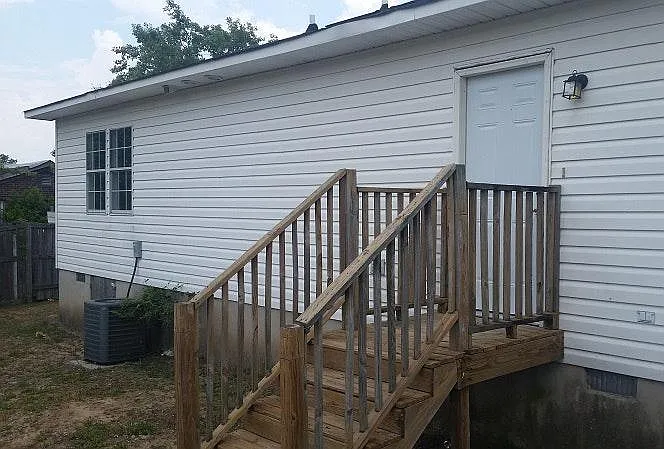 3 bed, 1220 sqft, $1,350 — Photo 2