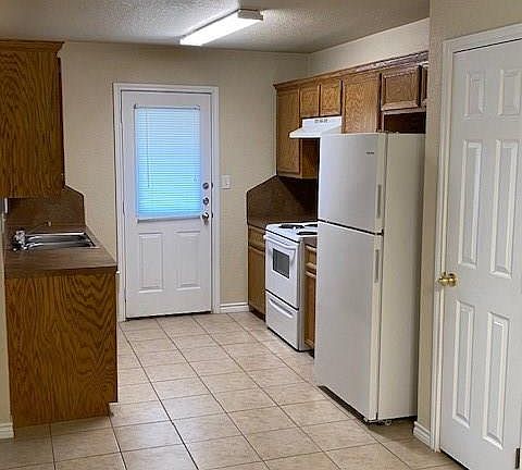 3rd image of 116 Surrey Ln APT 100A