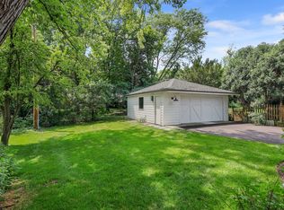 411 Colfax Ave, Clarendon Hills, IL 60514